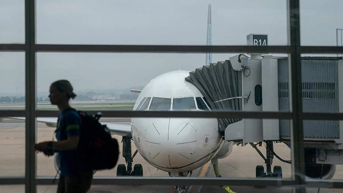 Viajar en avión suele ser relacionado con un elevado costo pese a que se trate de una distancia relativamente corta